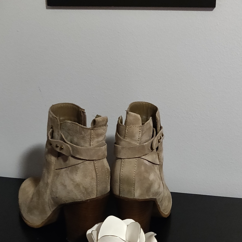 Comfortable Booties - Picture 2 of 4
